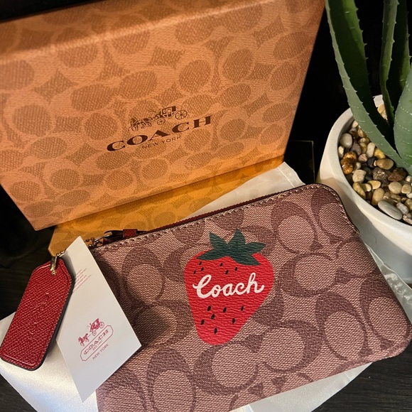 Coach Strawberry Signature Wristlet | NWT |Canvas w/ Box & Dust Bag - Picture 2 of 11